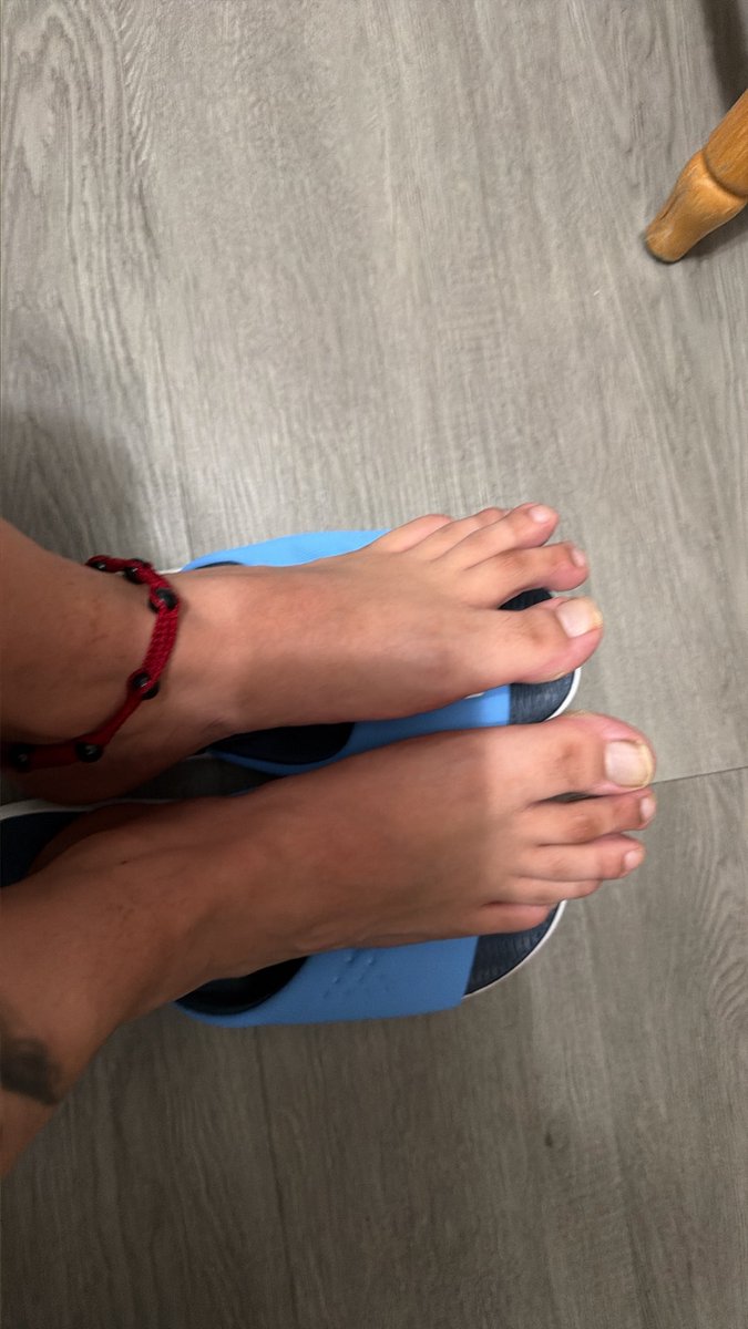 JForyoualways's tweet photo. #feet #dudesfeet @everyone https://t.co/9tsSJ1ahxh
