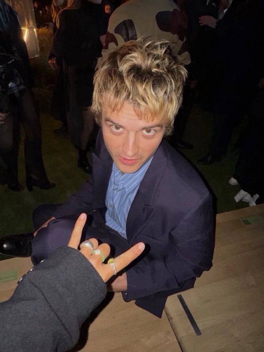 DJOLLANOV's tweet photo. forever my favourite genre of joe keery pictures like he just always has to be silly https://t.co/ToaKxpA5ex