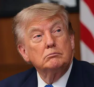 BitcoinArchive's tweet photo. JUST IN: 🇺🇸 Ethics deal would force Trump to sell crypto

• Tied to Clarity Act negotiations 

• Sale could create large taxable gain https://t.co/eATTNonGv7
