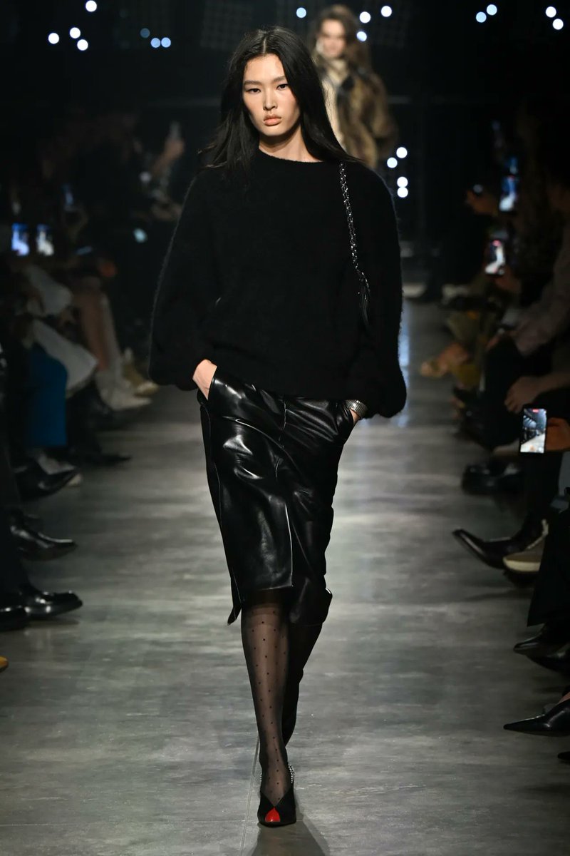 jakobguevara_'s tweet photo. Isabel Marant Fall 2026! 📸🖤 https://t.co/YikHxfkxt0