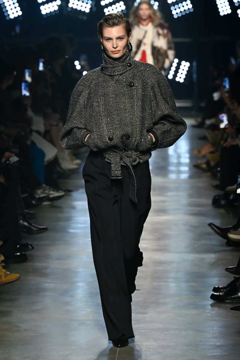 jakobguevara_'s tweet photo. Isabel Marant Fall 2026! 📸🖤 https://t.co/YikHxfkxt0