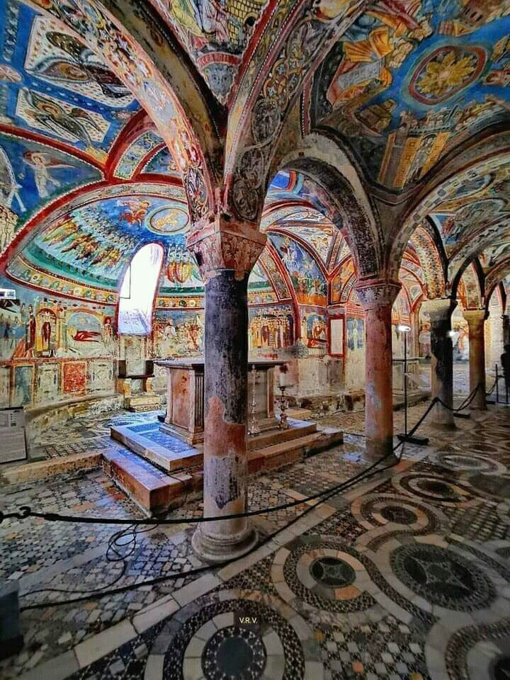 Fascinate_Hist's tweet photo. Rome gets 35,000,000 tourists a year.

Fewer than 1% know that an hour south, under an old cathedral in Anagni, sits the actual "Sistine Chapel of the Middle Ages."

800-year-old frescoes blending biblical art, medieval medicine, and even alchemy. https://t.co/XnC08SshbM