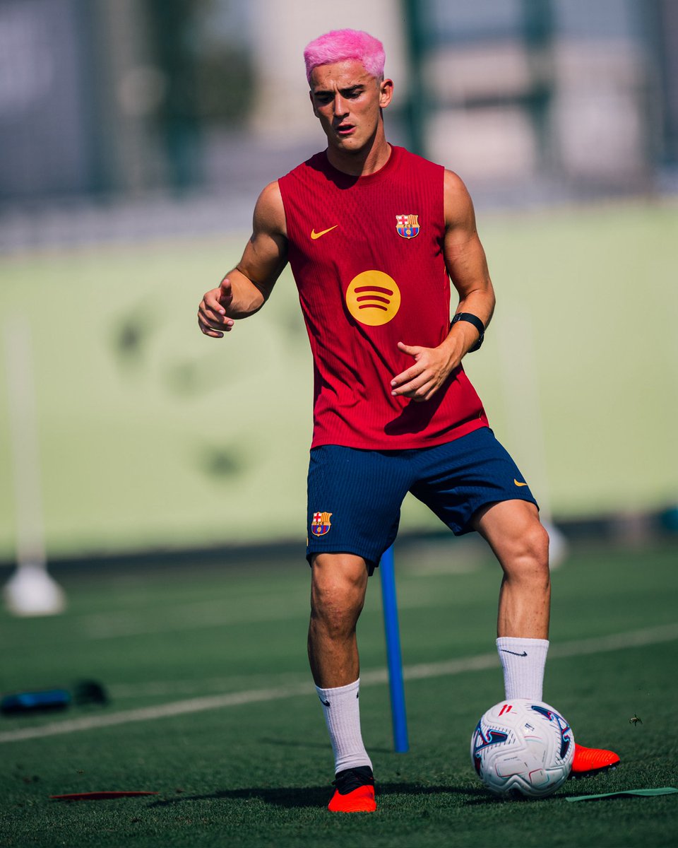 pablogavi's tweet photo. Empieza mi 12a temporada en el @FCBarcelona la 6a en el primer equipo y con más ganas y motivación que nunca para que sea una gran temporada para todos. #ForçaBarça 💙❤️ https://t.co/9Vagiuw2El
