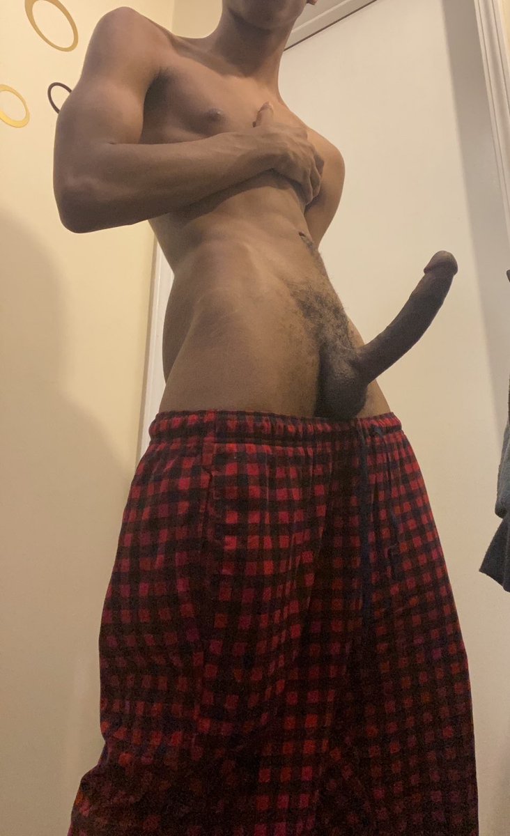 AvilonLee2's tweet photo. Running back some old photos of mine #bbc #horny #chicagofreaks #tease #bigdick #gooner #nsfwtwt #chicago https://t.co/uqPodRlpYv