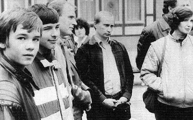 GDRvisuals's tweet photo. KGB analyst Vladimir Putin in Dresden, 1980s. https://t.co/6TPF59v9FN