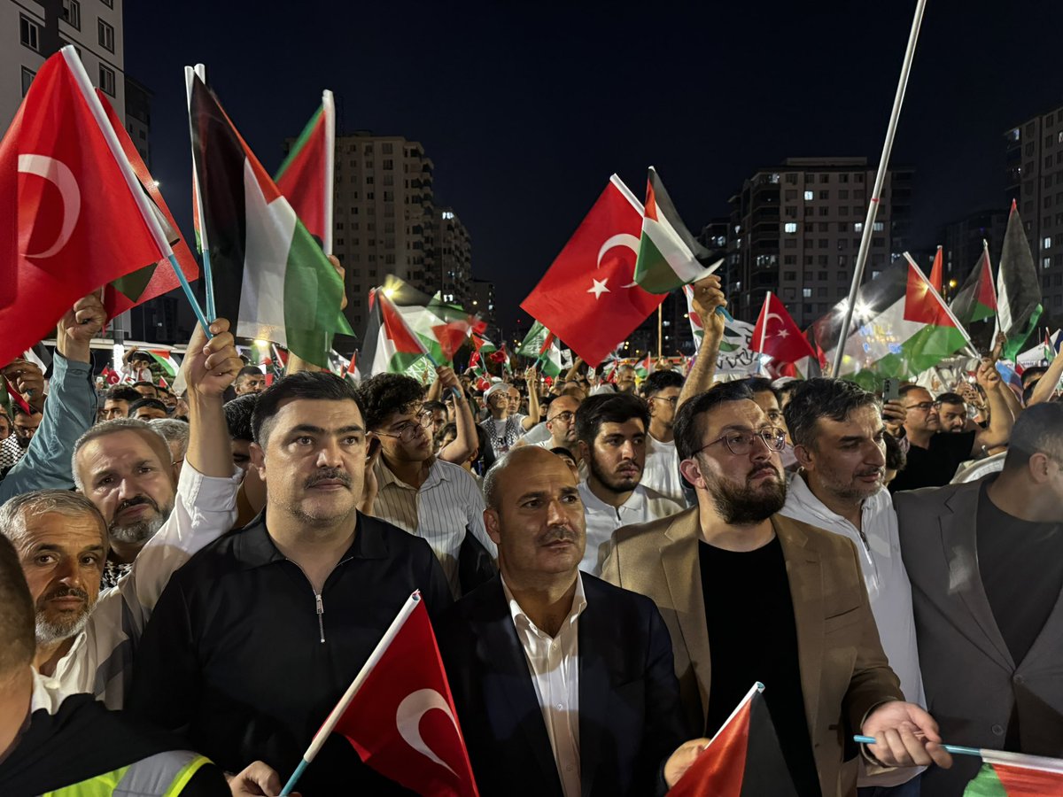 avmehmettiryaki's tweet photo. Filistin yalnız değildir.

Uluslararası Filistin Kara Konvoyu Gaziantep Buluşmasında yerimizi aldık.
Zulüm karşısında susmak, zalime güç vermektir. Mazlumun yanında, adaletin ve insanlığın safında durmaya devam edeceğiz.
Dualarımız ve desteğimiz, özgür Filistin için daima sürecek. 🇵🇸🇹🇷

@abuyukgumus 
@hakanaksu058 
@vahitatalan 
@iekarayel 
@abdulhamitgul 
@EyupOzkececi 
@AliSahin501 
@deryabakbak27 
@mesutbozatli 
@irfancelikaslan 
@BBozgeyik_27 
@FatmaSahin 
@mtahmazoglu 
@fmfedaioglu 
@AKGMTeskilat
#GönüldenGönüle
#özgürfilistin