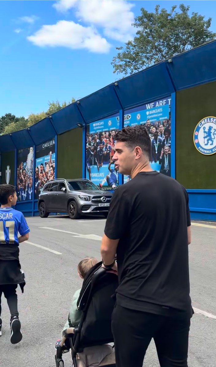 ChelseaInPhotos's tweet photo. Oscar back at the Bridge 💙 https://t.co/aL3pUlUaWZ