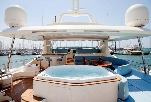 OlaviMauri's tweet photo. BOAT JACUCCI TIME,PORTO VINO ITALIAN RIVIERA https://t.co/KL8oyJKPRn