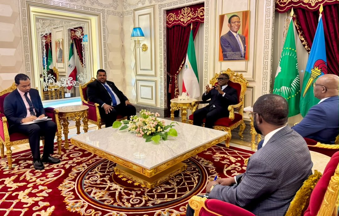 teonguema's tweet photo. Tras alrededor de 50 años de cooperación, #GuineaEcuatorial y #Cuba siguen manteniendo el firme compromiso de mantener sus relaciones bilaterales en diferentes áreas de desarrollo. 

En mi conversación con el diplomático caribeño, Ángel Gustavo Suárez Cordero, hemos coincidido en la necesidad de seguir impulsando nuestra cooperación en sectores de Educación, Sanidad y Agricultura; entre otros. 

Cuba es un país que el pueblo y Gobierno ecuatoguineano apreciamos mucho por su gente noble, leal y trabajadora; por eso, entre los muchos gestos que han puesto en marcha en Guinea Ecuatorial en materia de cooperación, resaltamos la entrega total de su brigada médica en nuestra lucha para la contención de la COVID-19 en nuestro país.