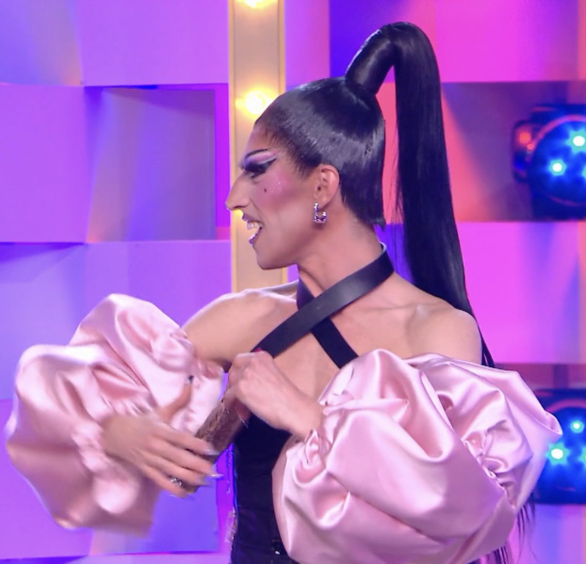 lesbians4elips's tweet photo. no it’s nice….it’s nice #dragracefrance https://t.co/ahfAOKCp8m