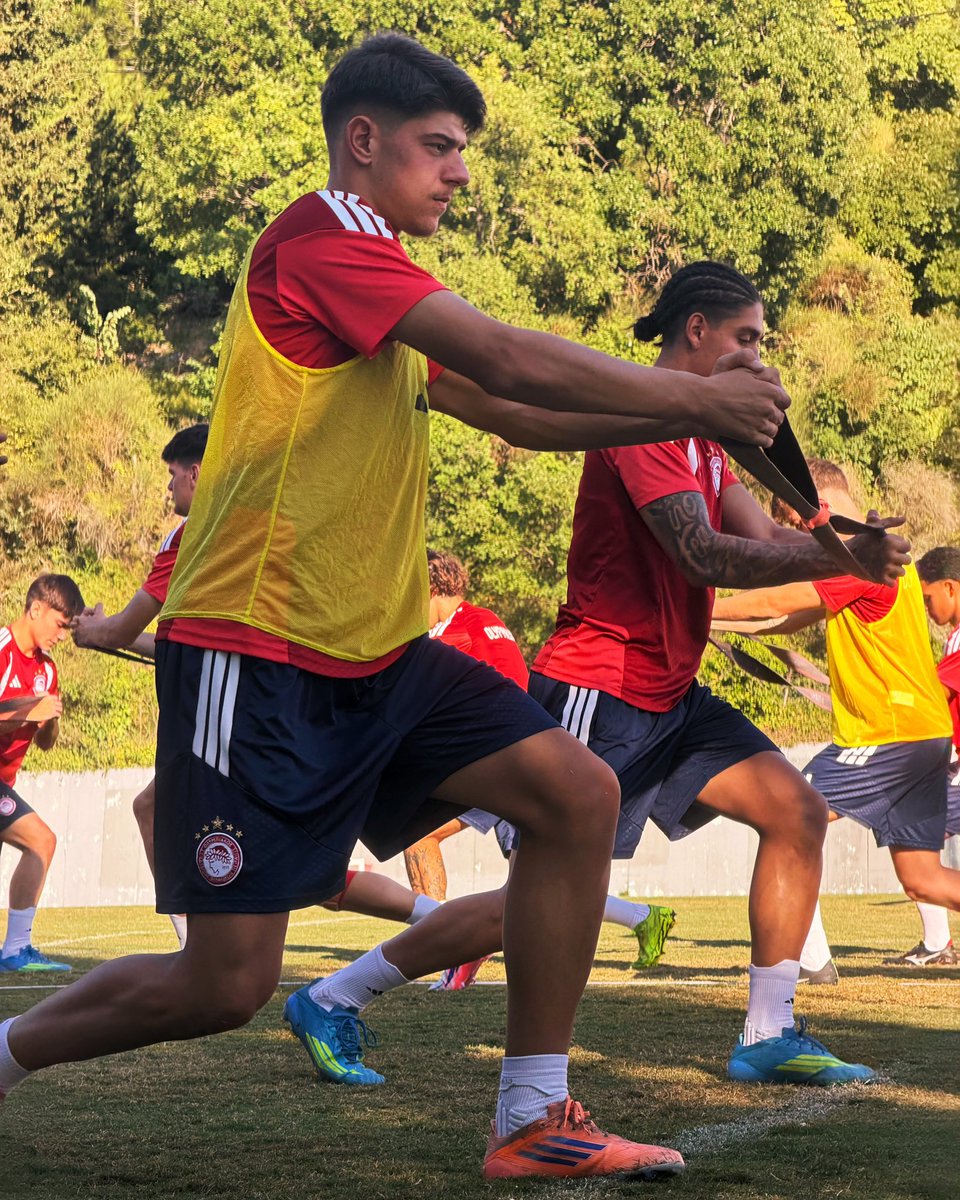 olyfcacademy's tweet photo. 🔴⚪️👀 𝑵𝒐𝒏-𝑺𝒕𝒐𝒑
#Olympiacos #OlympiacosU23 #PreSeason2026 #SLGR2 https://t.co/1TSPmFPabr