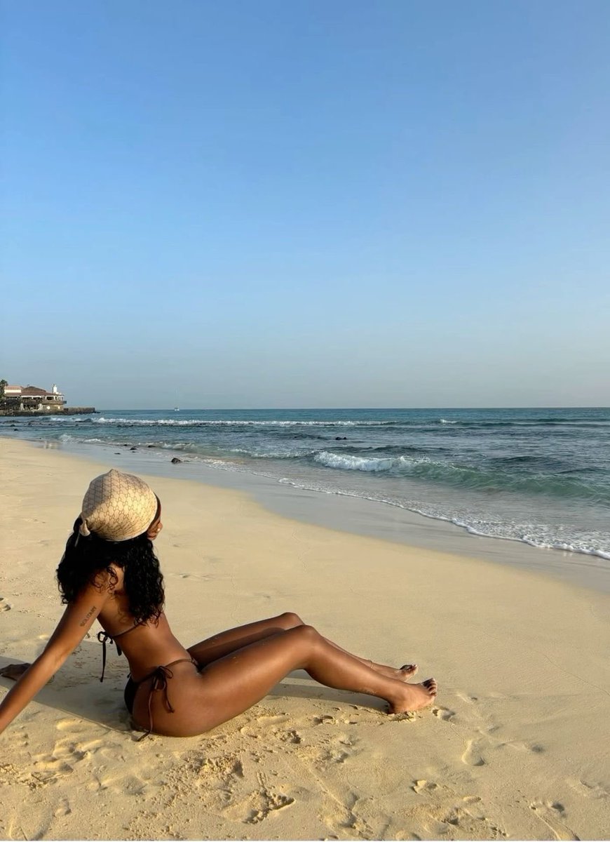 Paristhegodd3ss's tweet photo. relaxing day at the beach would be much better if you sent me a gift https://t.co/t21RCmbbzV   

findom cashslave paypig godddess https://t.co/92VfTMQ1Qr