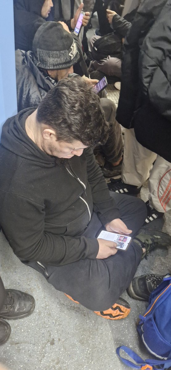 pizzipablo's tweet photo. La gente q merece viajar cómoda xq es su derecho #TrenRoca https://t.co/PGeeZHZsrU