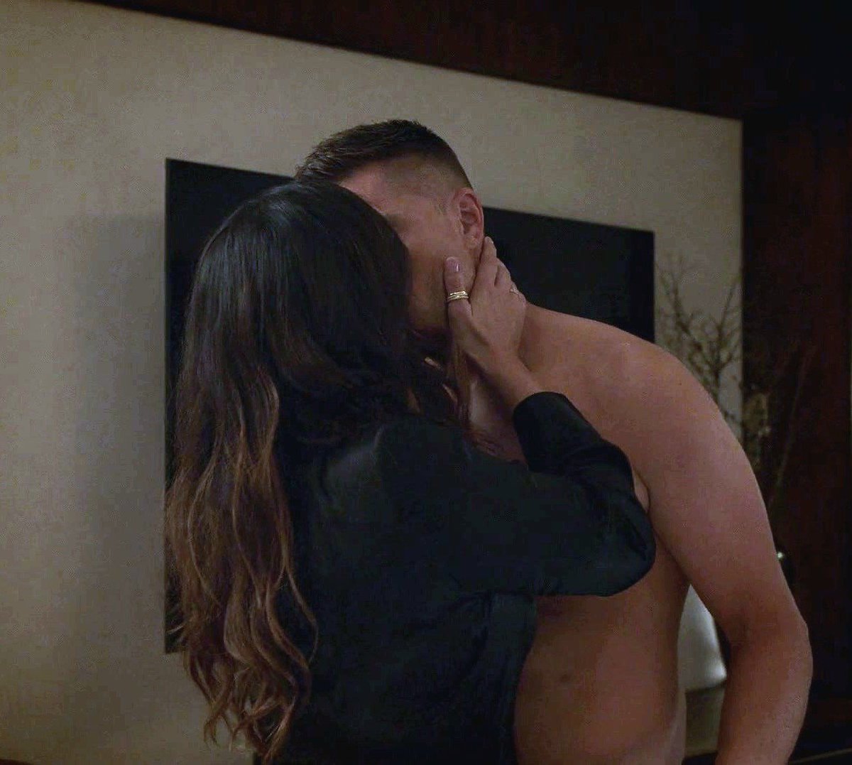 iheldontoyou's tweet photo. Tim letting lucy take control and lead this whole situation is one of the hottest things he's ever done. 100% if she would have wanted to leave then he would have respected it (this was obviously the better alternative though) #TheRookie 7x06 https://t.co/feepXw0V5U