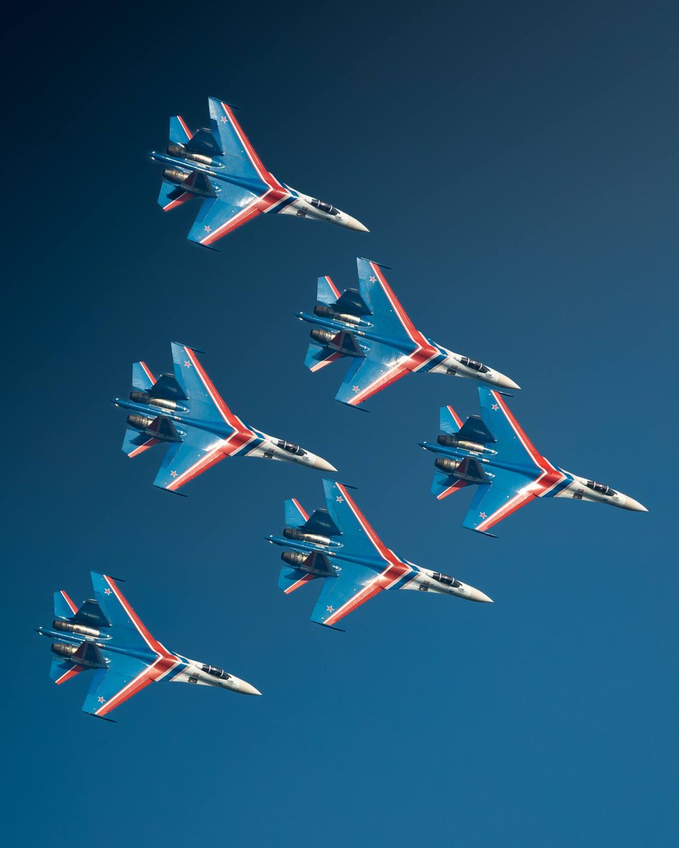 HEMemarian's tweet photo. Stunning photos of the Russian Knights (Russkiye Vityazi) aerobatic team's Su-35 fighter jets.
Photos by Viktoriya Nazemnova. https://t.co/LRazUvky16