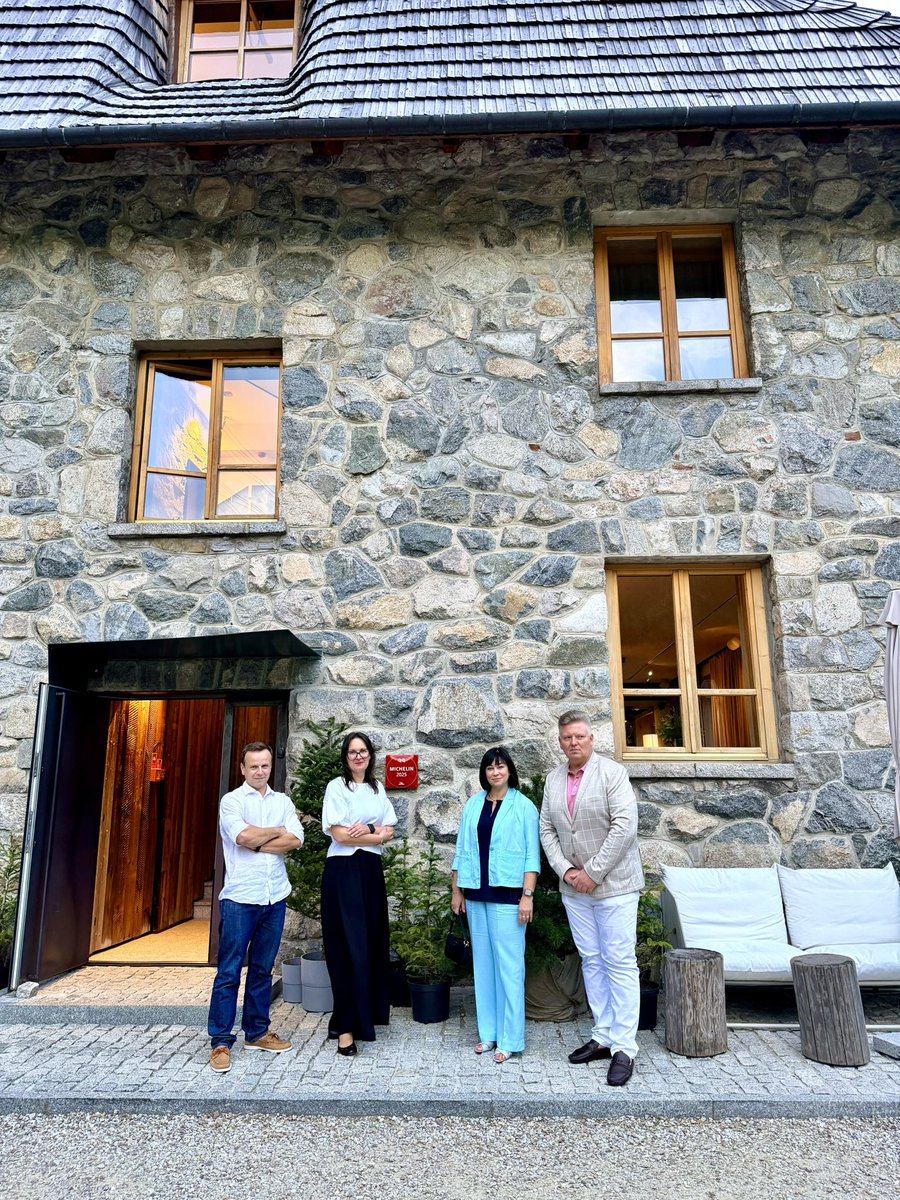 RobertRostek's tweet photo. Beauty of Poland 🇵🇱
جمال بولندا 

The one and only @MiastoZakopane ⛰️🇵🇱

#EnHotel with @MichelinGuide 2025 🔑🔑
Restaurant #Stara_Papiernia 
 with thanks to Jacek Smaga and his team 

Małopolska Organizacja Turystyczna https://t.co/Um3daOZP5q