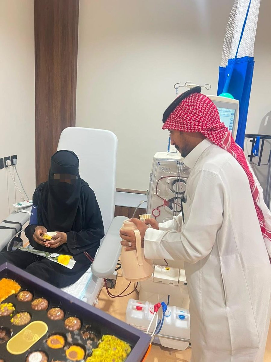 Maharat_vsc's tweet photo. أقام الفريق التنفيذي والإداري لـ #مركز_مهارات_للعمل_التطوعي زيارة إنسانية لمرضى الفشل الكلوي في مركز ربيع طيبة لغسيل الكلى #كُلى ؛ بهدف تقديم الدعم النفسي والمعنوي، وتعزيز قيم التكافل الاجتماعي، وتخفيف آلام المرضى خلال رحلة العلاج https://t.co/jH55OEs1ML