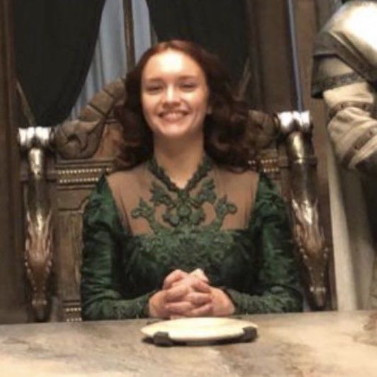 zatanasupremacy's tweet photo. alicent hightower vs olivia cooke https://t.co/xnjNAB3qcR
