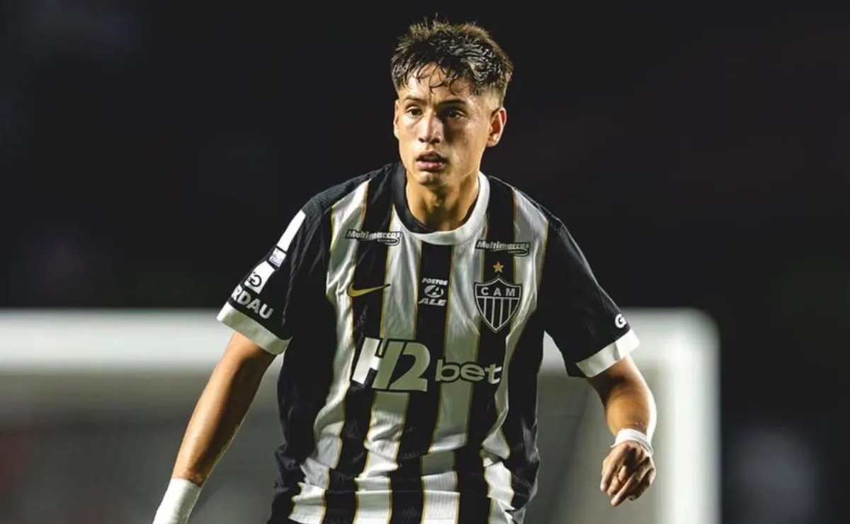 juuuliaaaaan's tweet photo. Atlético Mineiro aceptó la propuesta de Colo-Colo, pero sacando la opción de compra. Blanco y Negro presionó hasta el final para poder comprar un % del pase, pero no fue posible. Todo indica que Iván Román será el segundo refuerzo del equipo de Fernando Ortiz. https://t.co/QEMvyLguCJ