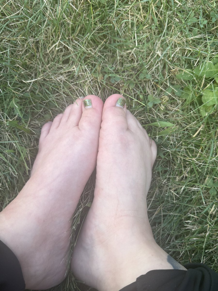 SoftieSole8's tweet photo. Life is better barefoot.  🦶 https://t.co/uSvdjv45v2