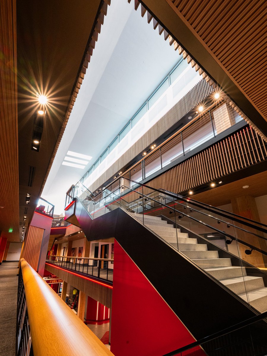 uscfb's tweet photo. bigger and better 📈🏠

The atrium of the Bloom Football Performance Center📍 https://t.co/Cm4xoyOUOy