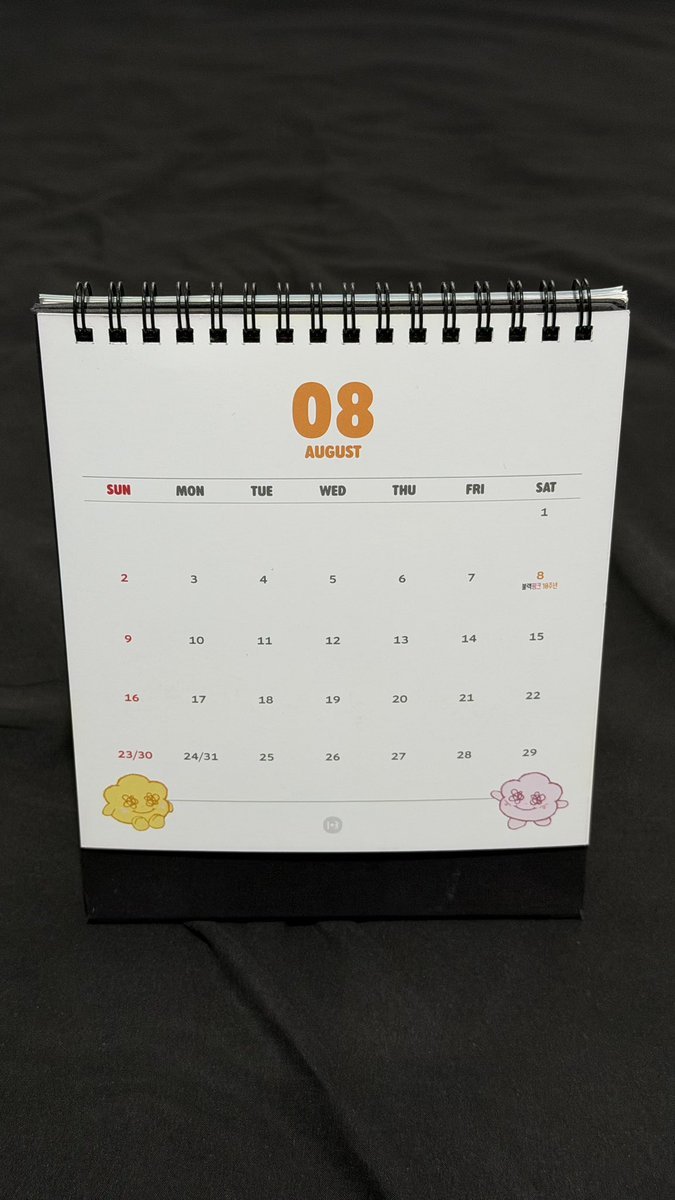 deuyaaa's tweet photo. Jisoo just magically updated the calendar she gave away on her birthday to reflect BP anniversary.

Shame that bl!nks had to call her out to care.

photo credits to @/ANDRESTRZM https://t.co/qEKSWiTUGG