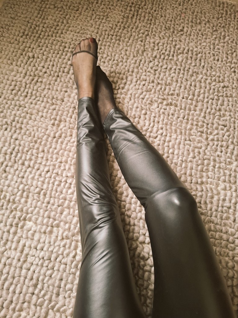 HerrinNicol's tweet photo. Träum was schönes.... aber vorher solltest du noch etwas abdrücken 💸💸💸💸‼️
#findom #geldsklave #Kleingeldsklave #loser #Mini #Herrin #sub #paypig #kaffeesklave #Mini #zahlschwanz #loser #paypig #beta #zahlschwanz #paypig #loser #Mini #Herrin https://t.co/gA4nwuBHvJ