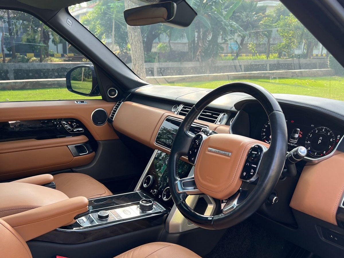 nocarcontext's tweet photo. Range Rover Vogue LWB 🖤🖤 https://t.co/QM9qCaZq27