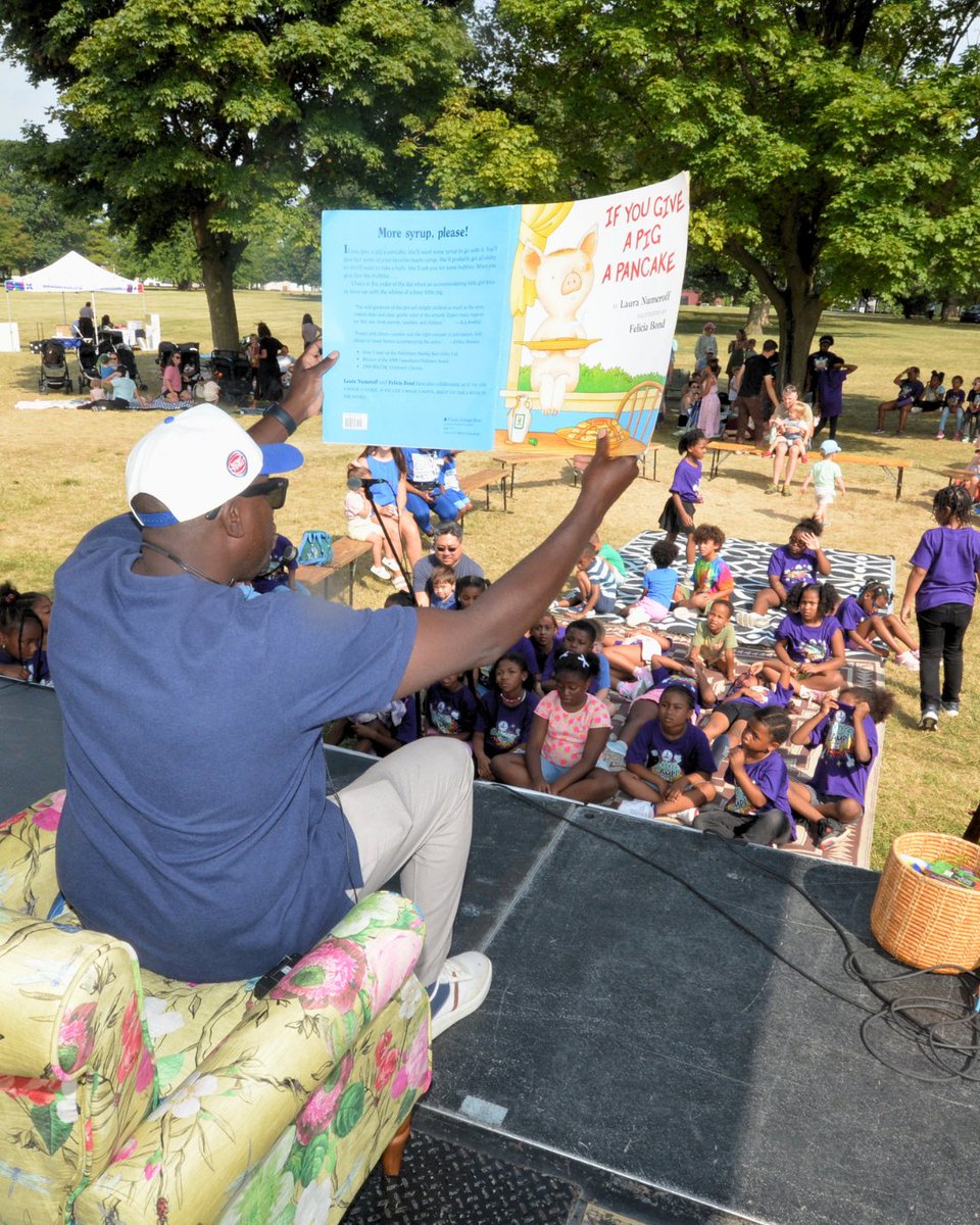 hudson_webber's tweet photo. HWF president/CEO, Donald Rencher, joined families at the @DetroitRvrfrnt's 16th annual Reading & Rhythm on the Riverfront. Thanks to @GM for presenting this cherished event and to GM's David Massaron, and HWF trustee.
#DetroitRiverfrontConservancy #ReadingAndRhythm #HWF https://t.co/XVxKiHR4mZ