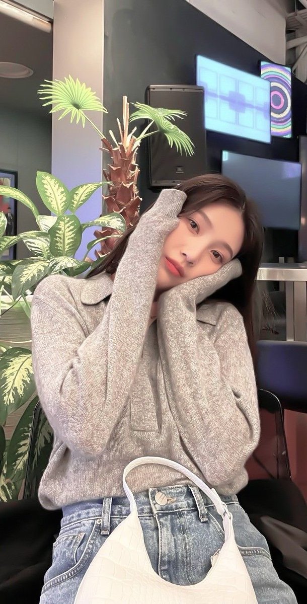 _beyour_joy's tweet photo. @nZeoqq @isohyunpark @msangmint @leejieunia @bkrigjen @b_hundred_rp @morfidnn @enmieisa pagi ayo merapat sarapan dulu,
Semoga hari ni menjadi hari baik ya 🥰
Lancarr untuk semuanya, dan kalian semangat dkit lagi weekand 🤗 https://t.co/pqrNRm6U9H