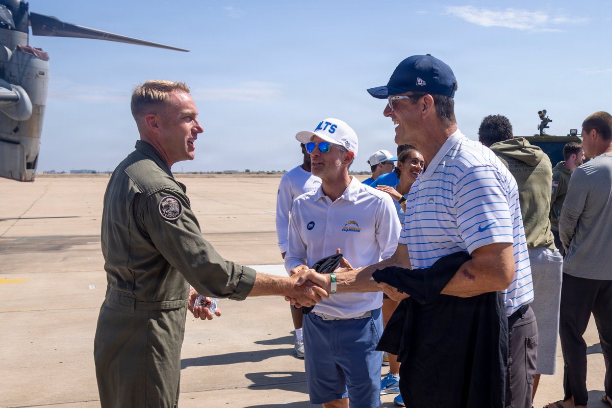 MCASMiramarCA's tweet photo. Welcoming the Bolts to the Flight Line! ⚡️✈️

MCAS Miramar hosted the Los Angeles Chargers for a special visit aboard the installation. Marines had the opportunity to showcase our aviation and ground capabilities and connect with players and staff. https://t.co/CmDV1qXZS9