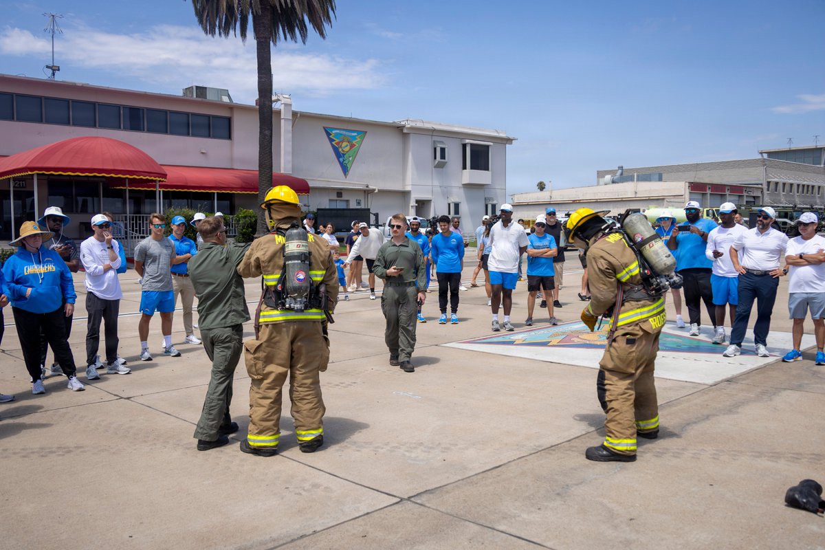MCASMiramarCA's tweet photo. Welcoming the Bolts to the Flight Line! ⚡️✈️

MCAS Miramar hosted the Los Angeles Chargers for a special visit aboard the installation. Marines had the opportunity to showcase our aviation and ground capabilities and connect with players and staff. https://t.co/CmDV1qXZS9