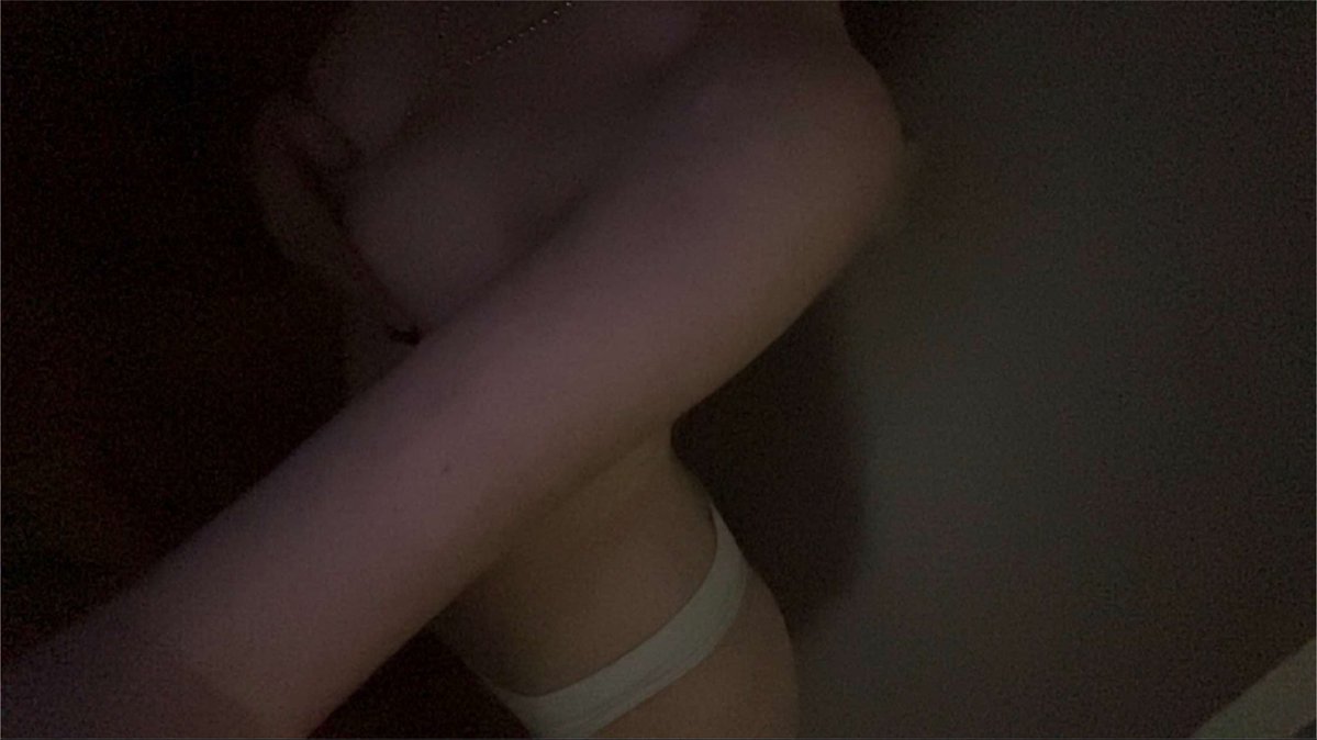 sn0wbunnyleah's tweet photo. i can’t tell if i hate this or not 😞
#nsfwtwt #nsfw #selling #sellingcontent #snowbunny https://t.co/wLDv2aclk4