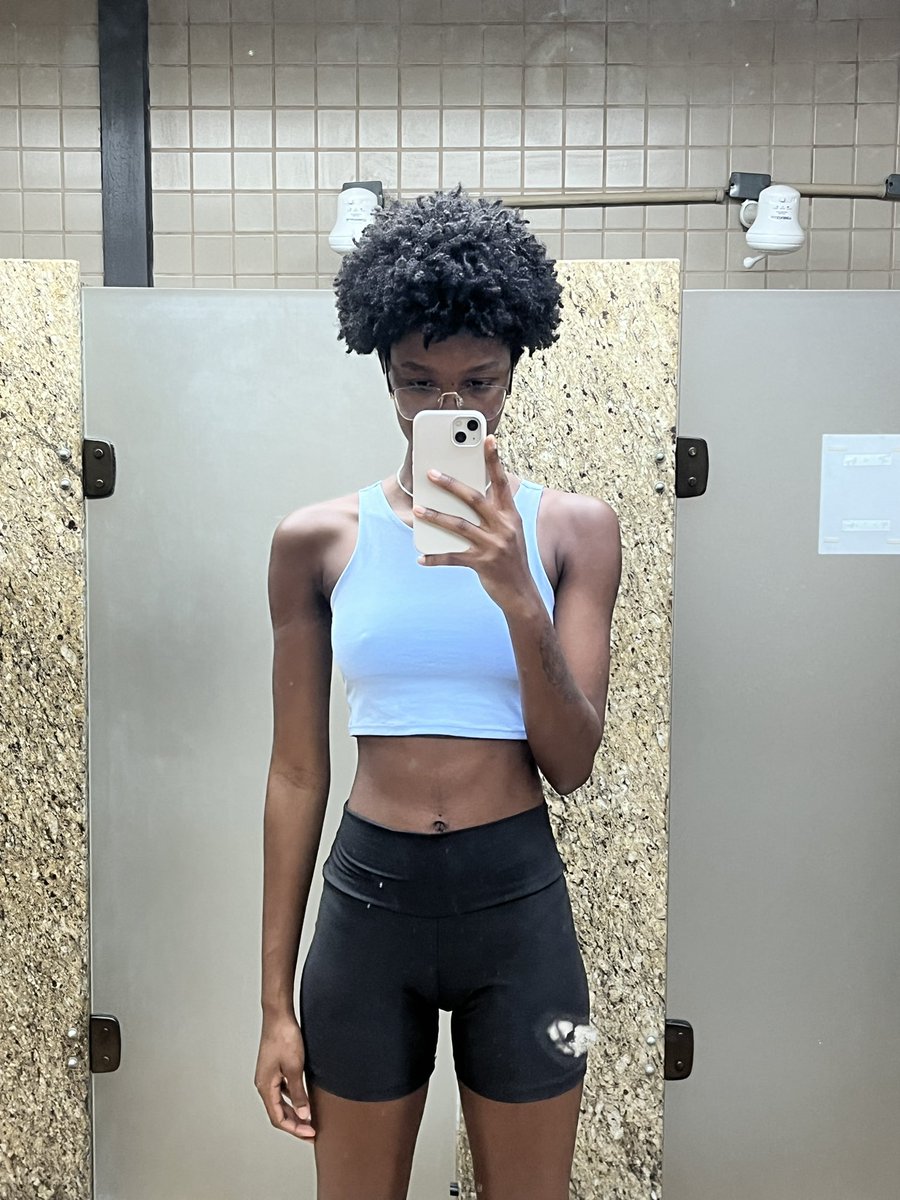 lesbianinha_'s tweet photo. +14kg 
slk jamais me farão amar a magreza extrema eu quero explodir de gostosa https://t.co/kpnAH1fNoZ