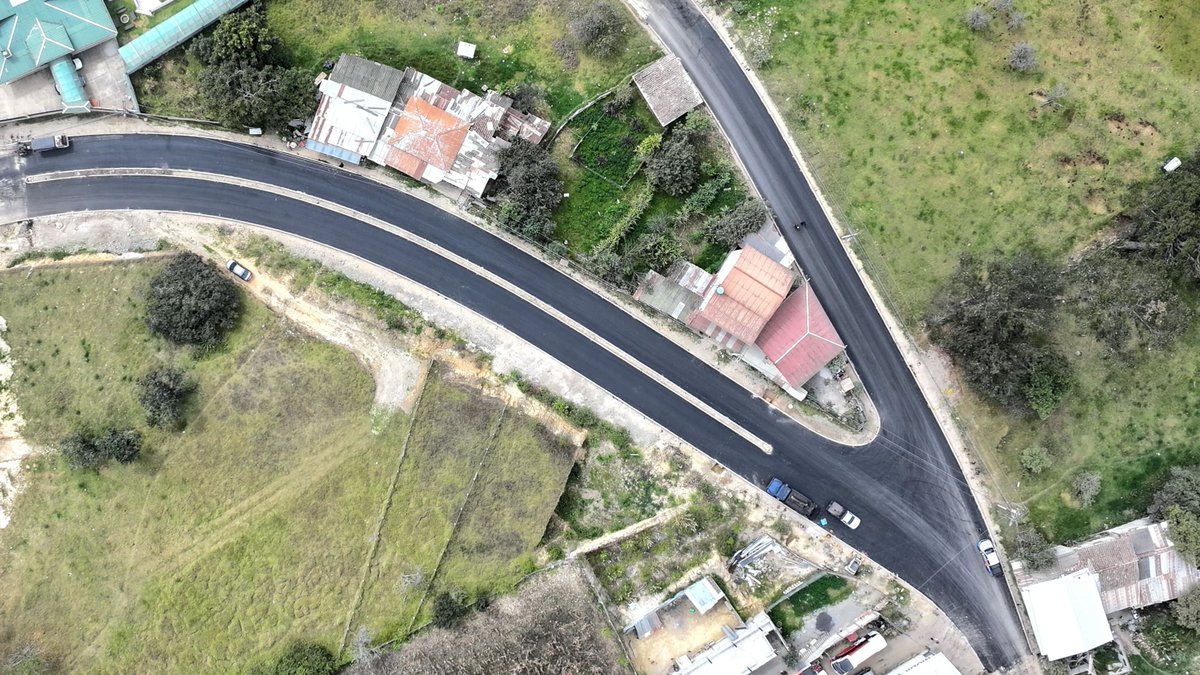 AzuayPrefectura's tweet photo. 💪 ¡Trabajamos en equipo!
📍En #Gualaceo avanza la pavimentación de la avenida Circunvalación y Cañaris, entre las calles 9 de Octubre y Mercado Santiago de Gualaceo, en una longitud de 1,26 kilómetros. 🛣️ https://t.co/U95QNZFzQo
