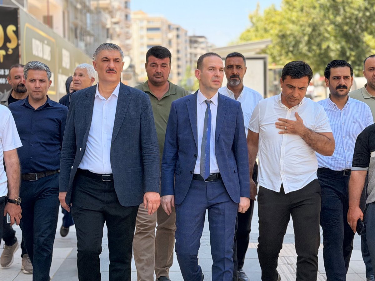 fatihaltunses's tweet photo. Büyükşehir Belediyemiz tarafından Kanuni Sultan Süleyman Bulvarı (35’lik Cadde) üzerinde yürütülen yağmur suyu ve kanalizasyon altyapı çalışmalarını; Nizip Kaymakamımız Sayın Osman Uğurlu, Büyükşehir Belediyesi Daire Başkanımız Sayın İbrahim Hızyolu, Kadın Kolları Başkanımız ve Yönetim Kurulu üyelerimizle birlikte yerinde ziyaret ettik.

Altyapı çalışmalarımız devam ederken, kısa süre içerisinde asfaltlama, peyzaj ve ışıklandırma çalışmalarının da başlatılacağı bilgisini aldık. Bu vesileyle Büyükşehir Belediye Başkanımız Sayın Fatma Şahin’e teşekkür ederim.
Şehrimize ve Nizip’imize hayırlı olsun.
Büyükşehir Nizip’te.

#Nizip #GaziantepBüyükşehirBelediyesi #AkPartiNizip #YazKuranKursu #AkPartiGaziantep

@abuyukgumus 
@hakanaksu058 
@iekarayel 
@fmfedaioglu 
@FatmaSahin 
@Aknizipkadinkol 
@AKPartiG_Antep 
@GaziantepBeld 
@akparti_nizip