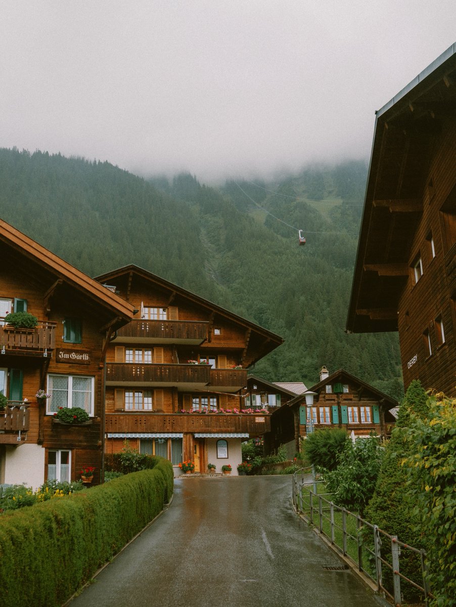 worldclick56's tweet photo. Rainy Day in Switzerland 🇨🇭 https://t.co/HIJl3NTYZR