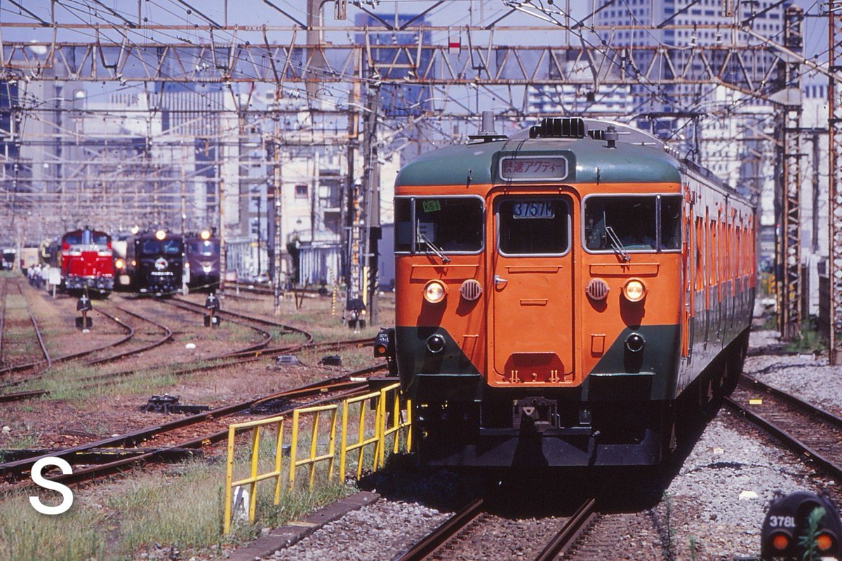 sanaQ31323412's tweet photo. 113系　留置線でイベントやっていたので、これ幸いと色々な車両が入る品川駅先で撮影 https://t.co/PO2OnpleoS
