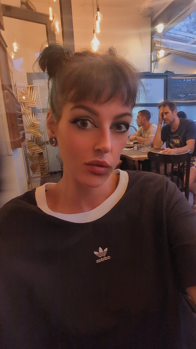 elodiednb's tweet photo. Maîtresse est fatiguée de sa journée 

Bonne nuit les toutous 

#domina #dominatrice #pieds #pied #foot #feet #findom #monneyslave #clermontferrand #réel63 #esclave #slave https://t.co/GHtVoX1qeL