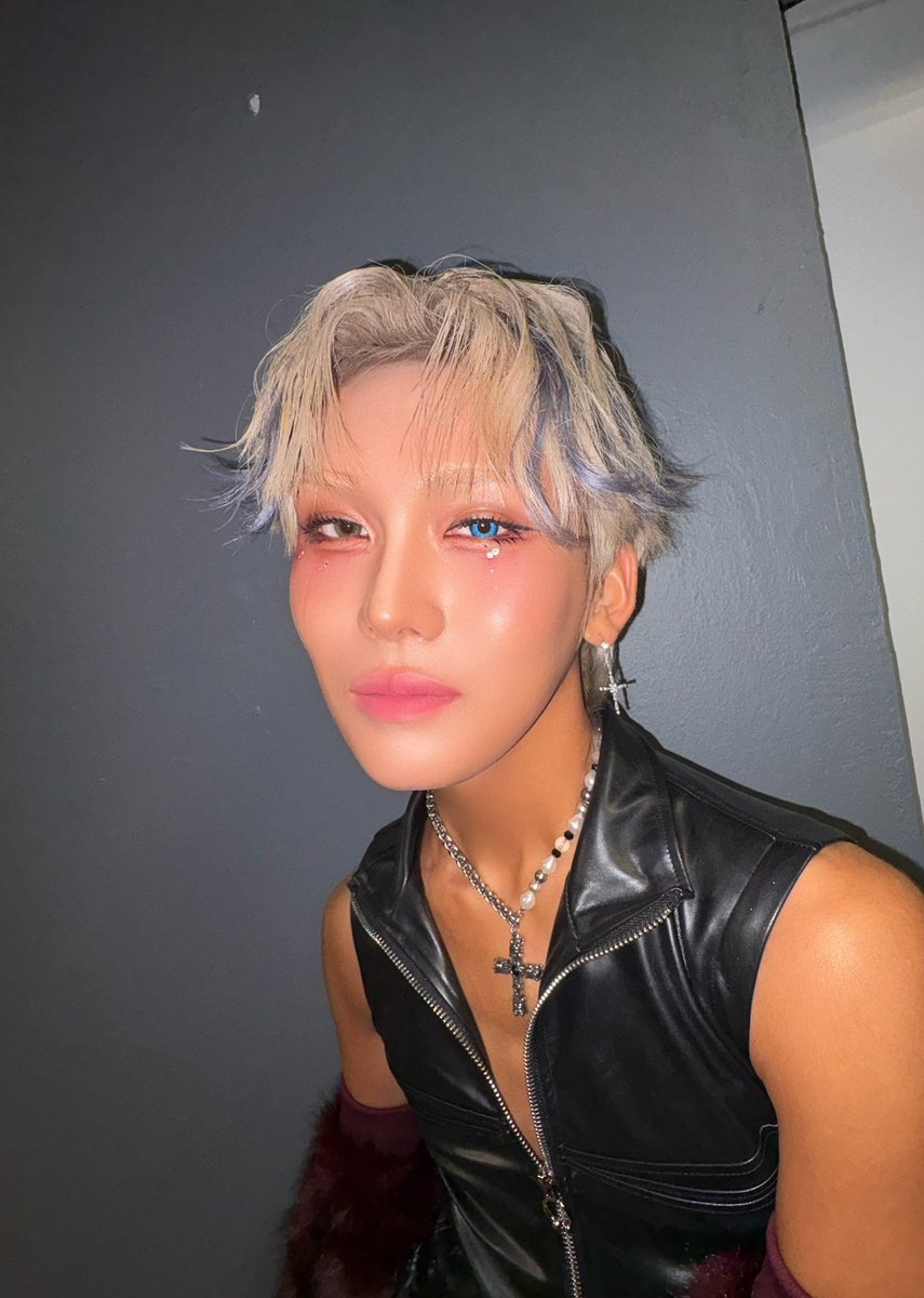 scentwhorex's tweet photo. obsessed with how stoned he looks here 🩷 https://t.co/9zklTu3U4d