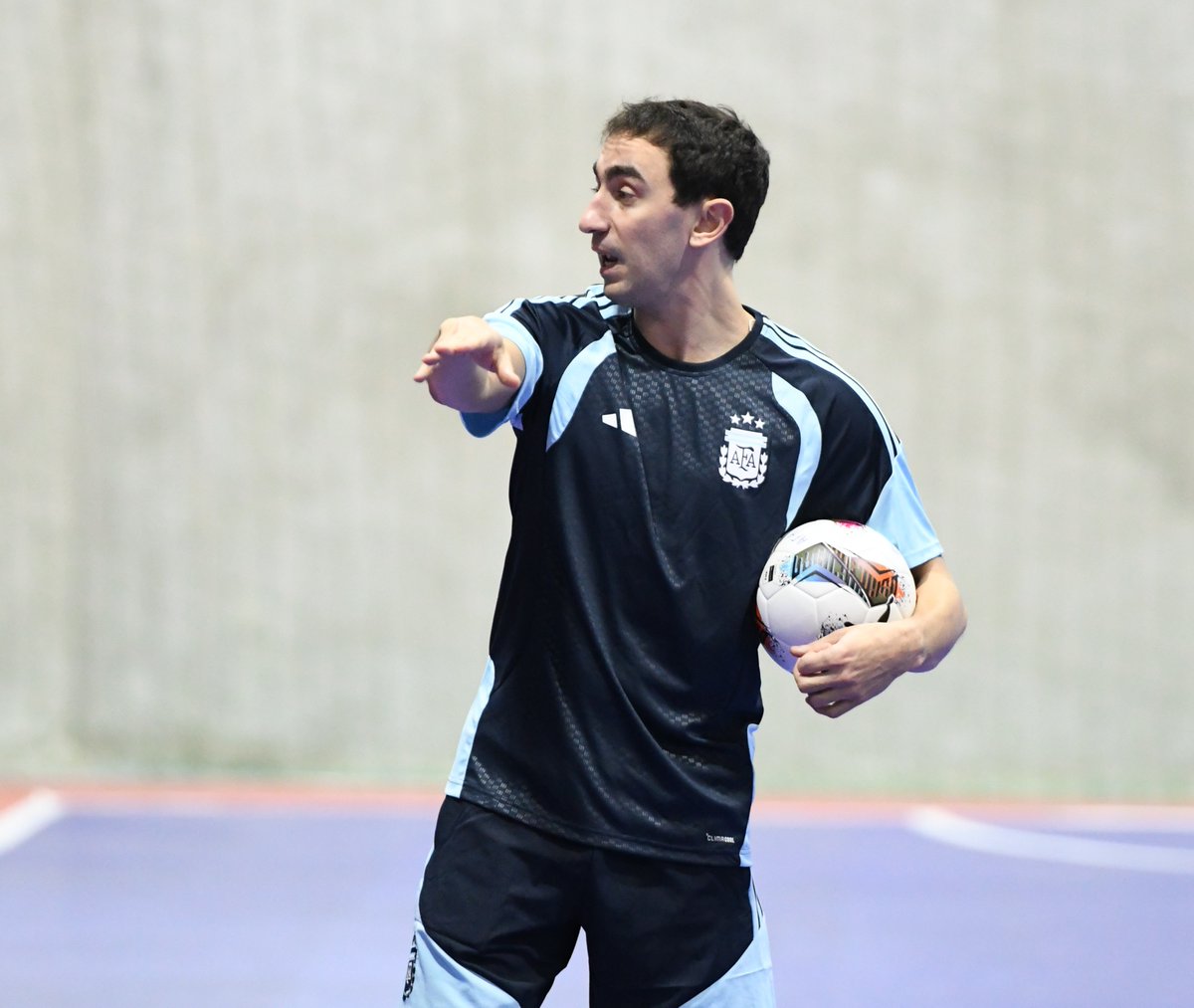 Argentina's tweet photo. #Futsal Primer entrenamiento de la Selección #Sub17 en Paraguay, sede del Sudamericano que iniciará el sábado.

📰 https://t.co/qE2OXpczzP https://t.co/75StZuzneV