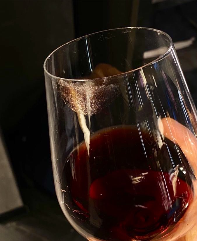 ObeyLucier's tweet photo. Thursday night, a glass of wine for me 🍷💋 https://t.co/YIP3EW0mHt
