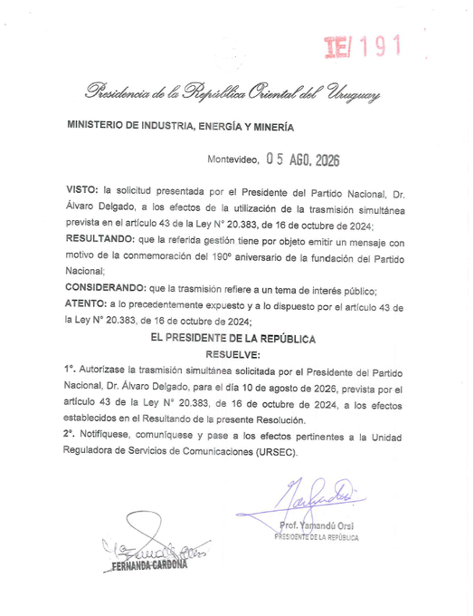 salocinuy's tweet photo. 15 de Abril 2020: Negativa del Gobierno de Luis Lacalle Pou al PITCNT y a Familiares de Detenidos Desaparecidos a la Cadena Nacional porque "la utilización de dicho recurso contempla unicamente necesidades de caracter nacional y que involucren a las instituciones de gobierno"

2026: Partido Nacional pide cadena nacional por su aniversario y el Gobierno de Yamandu Orsi se la concede.

La hipotenusa.