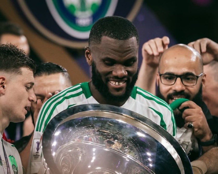 yyysul's tweet photo. مجيء كيسيه اكبر بكثير من الامور الفنيه 

في الوضع الراهن ؟ عودة كيسيه مهمه جدا 

الفريق كان متميز ب غرفة الملابس وترابط الاعبين لكن الان ؟ خروج ثلاثه من اعمدة الفريق النادي سوف يتضرر جدا والله العالم

لذلك الاضافه في غرفة الملابس واضافة لاعب خبره للفريق تهمني

#عودة_كيسيه_مطلب https://t.co/syjdFCUSVD
