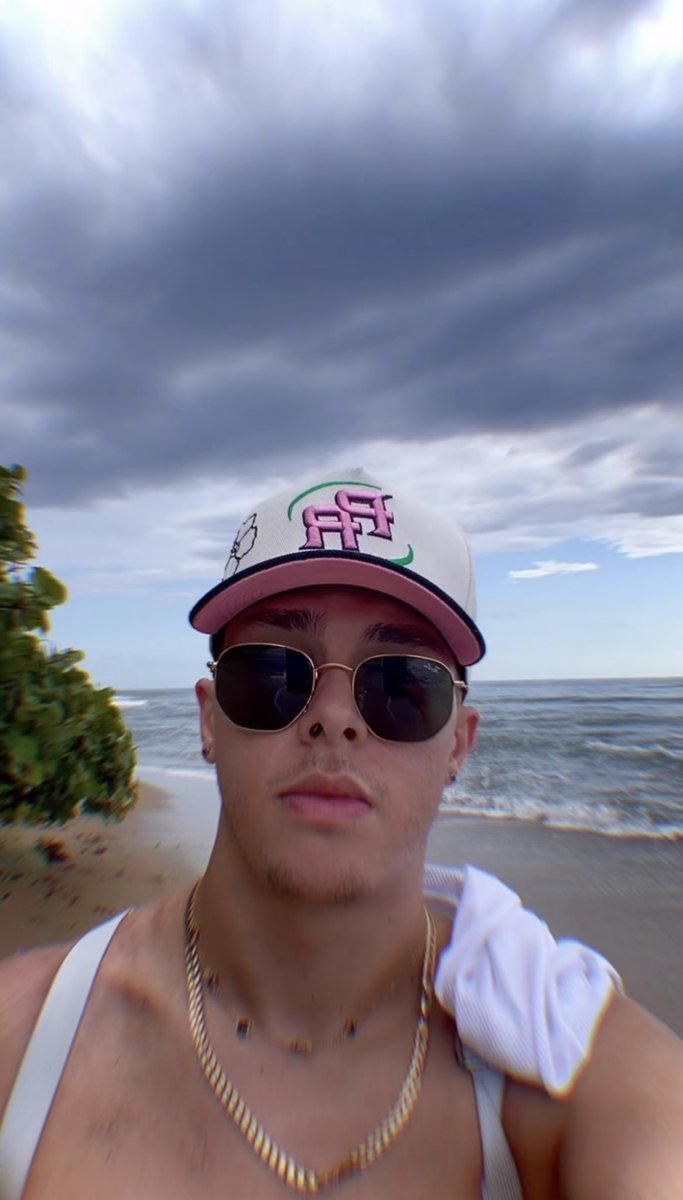 fabian09_12's tweet photo. 🏝️ https://t.co/fl2SptK7VM