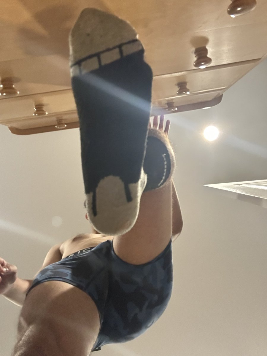 MasterGino7879's tweet photo. Right where you want to be, under masters stink feet😈 approach in dms correctly💸🤑 

#Findom #Gayfindom #Cashmaster #Finsub #Paypig #Cashfag #Footdom #Footsub #Feetkink #Bigfeet #blackfeet #malefeet #Bnwo #Blackdom #Praise #Praisekink #Moneyslut https://t.co/EQXe5y1PNS