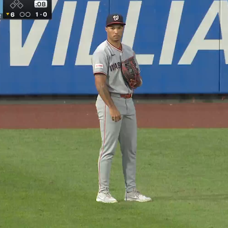 PhillyPhuelREAL's tweet photo. What is this Goober doing?? https://t.co/LXs7hZVj6K