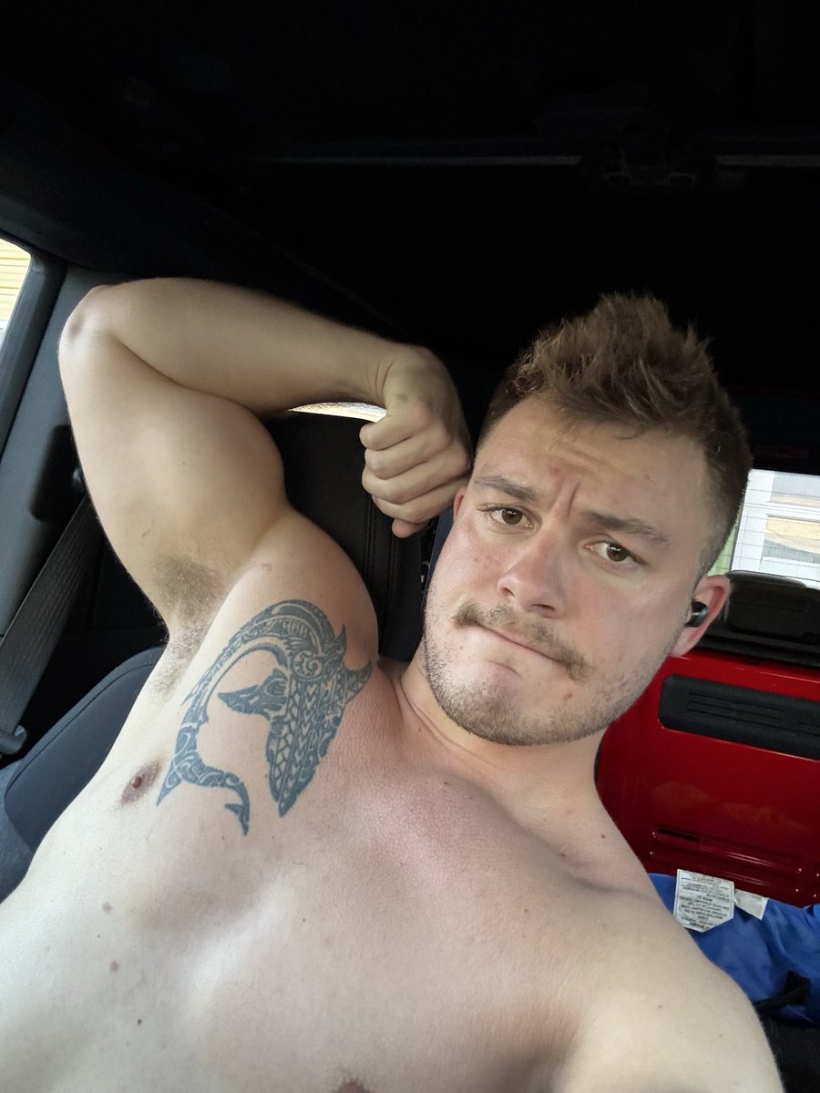 bamaboiCO's tweet photo. Quick arm day, won’t be satisfied until they’re huge asf https://t.co/vYmMdVWp6K