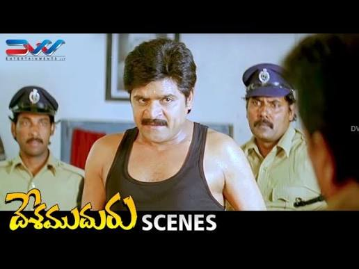 pepparsalt9's tweet photo. సీనియర్ హీరో ని ఇమిటేట్ చెయ్యడం అదేదో తెలుగు సినెమా చరిత్రలో నే మొదటి సారి అన్నట్లు కొంతమంది తమ్ముళ్ళు హడావిడి చేస్తున్నారు. 

కత్తి అందుకో జానకి  అని రెబల్ స్టార్ గారి దగ్గర నుండి క్రిష్ణ గారు, నాగేశ్వర రావు గారు దాకా వారి మేనరిజం, వారి స్టెప్పులు ఇలా చాలా మంది చాలా సార్లు ఇమిటేట్ చేసారు కదా. మూవీస్ లో , stage shows లో ఇది చాలా సాధారణం.  మెగా హీరో అనగానే  భలే దెబ్బ తినేస్తాయి మనోభావాలు.