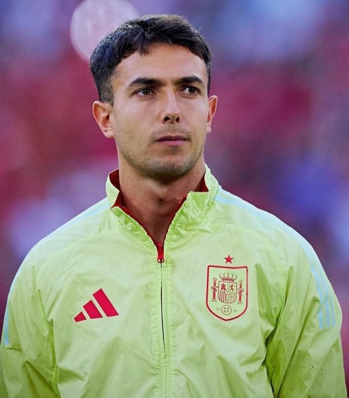 Prashant121807's tweet photo. What about Zubimendi? He fits the profile we're desperately missing. We were interested in him before, and now that Arsenal have signed Bruno Guimarães, why not at least test the waters and see if a deal is possible?
He's already proven in La Liga.

#zubimendi #realmadrid https://t.co/hP8xfG9EJm